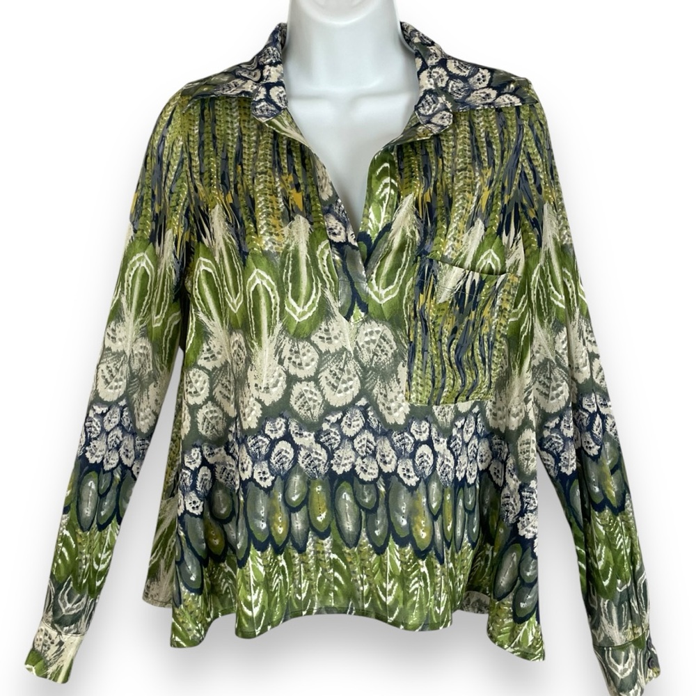 Olivia Moon Top Feather Pattern Women Size Petite XS Green Gray Blouse Shirt‎
